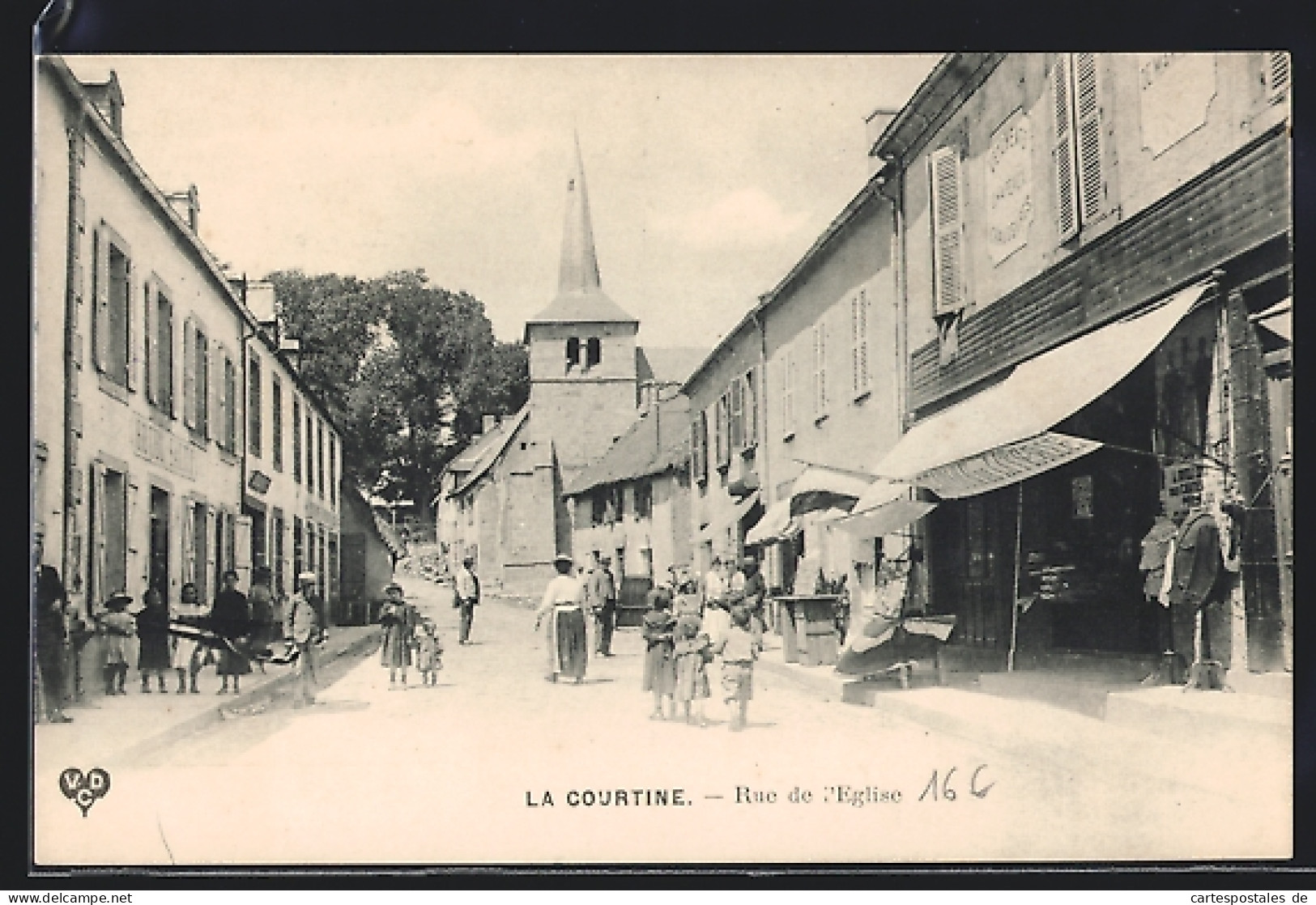 CPA La Courtine, Rue De L`Eglise, Vue De La Rue  - La Courtine