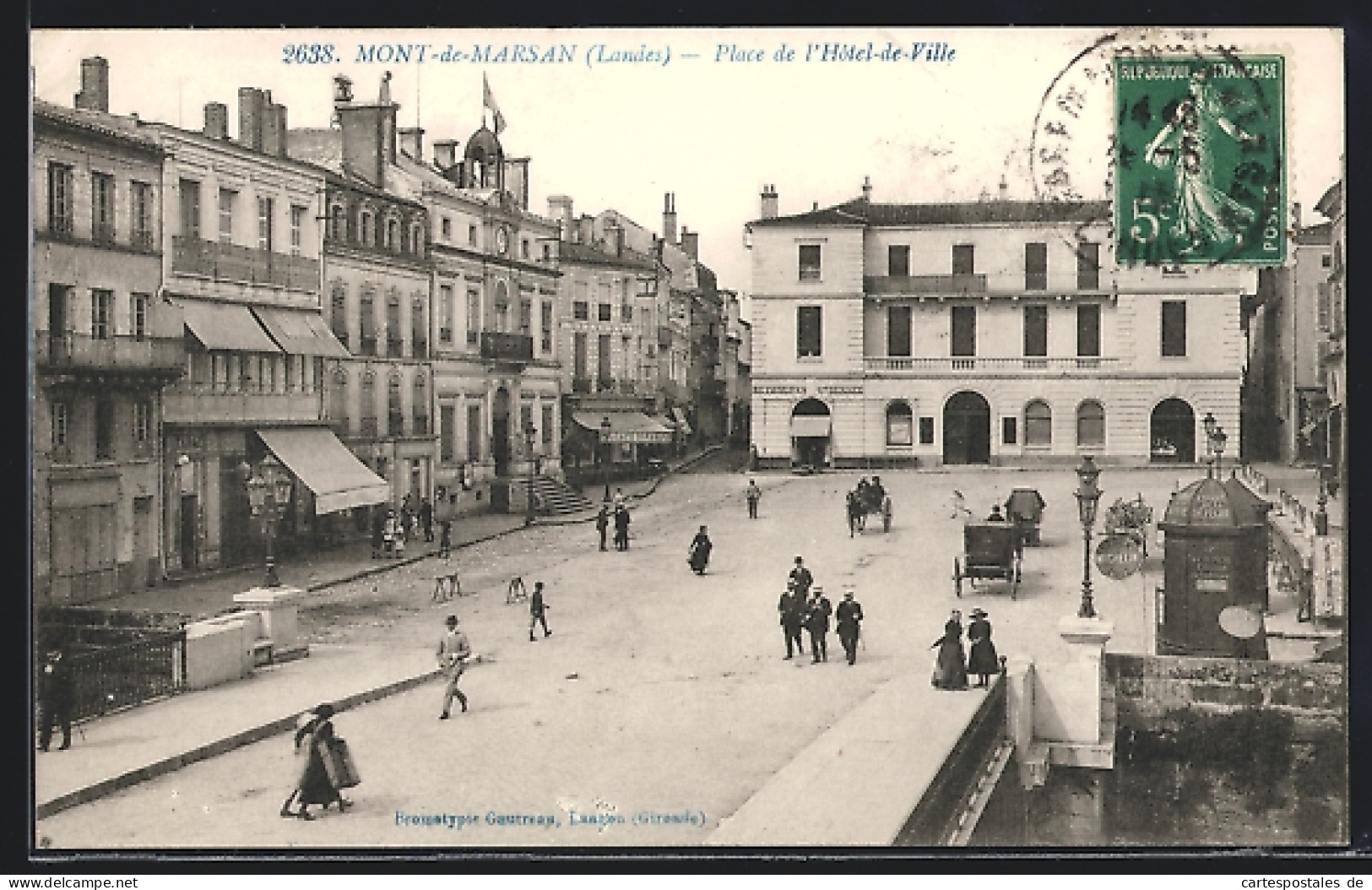 CPA Mont-de-Marsan, Place De L`Hôtel-de-Ville  - Mont De Marsan