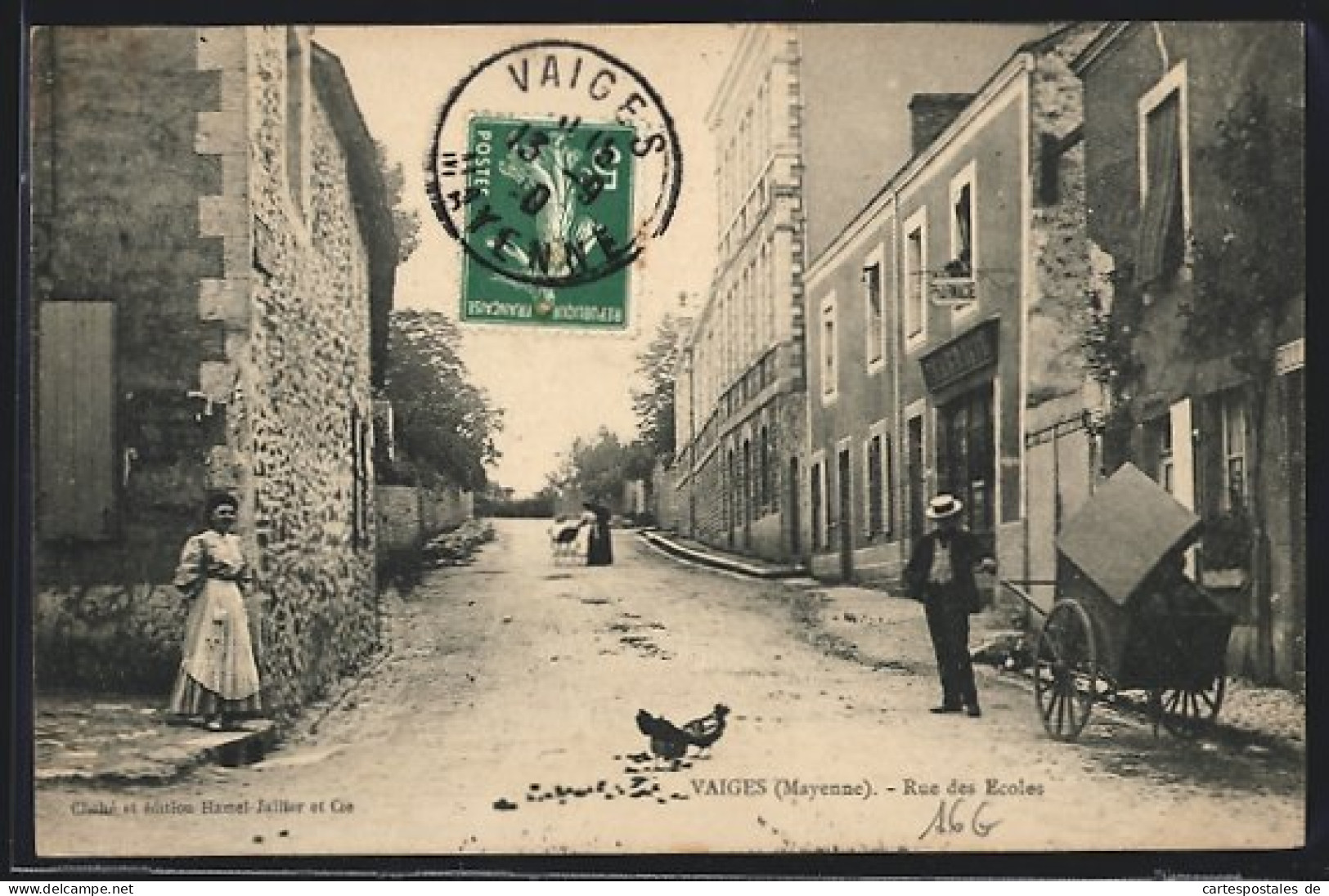 CPA Vaiges, Rue Des Ecoles  - Autres & Non Classés