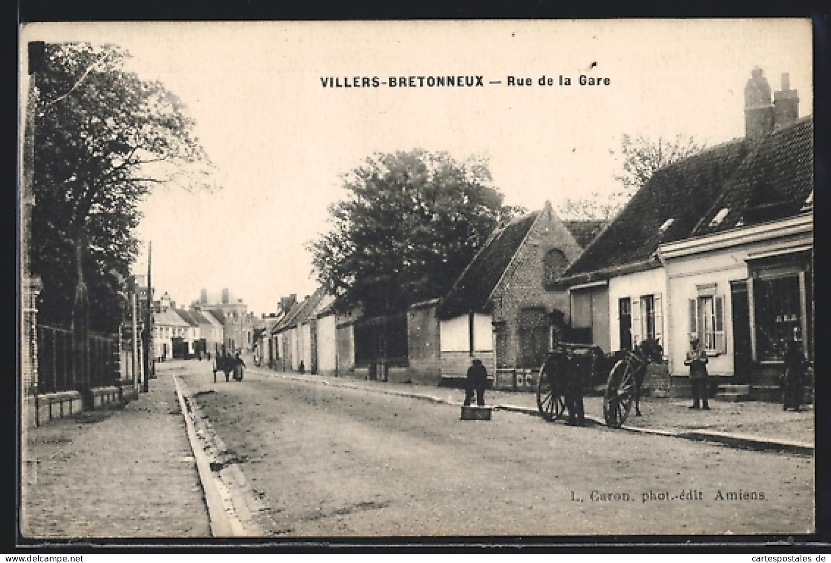 CPA Villers-Bretonneux, Rue De La Gare, Vue De La Rue  - Villers Bretonneux