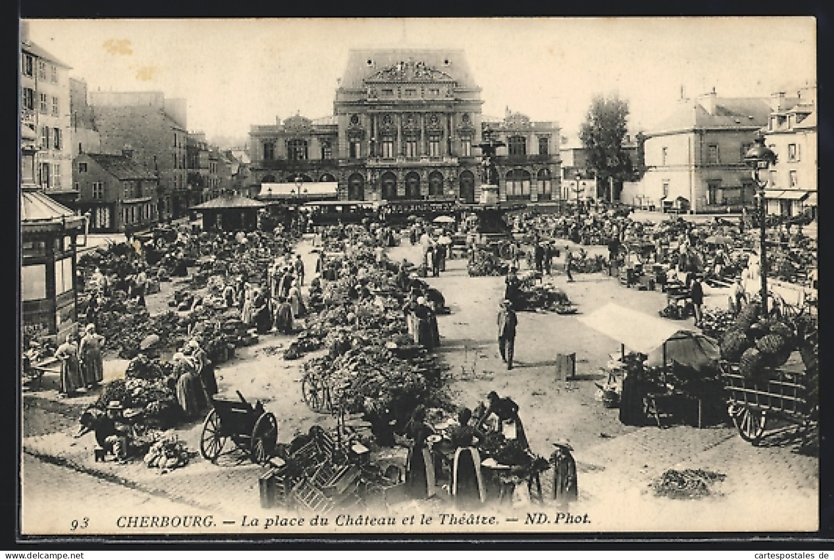 CPA Cherbourg, La Place Du Chateau Et Le Théatre  - Cherbourg