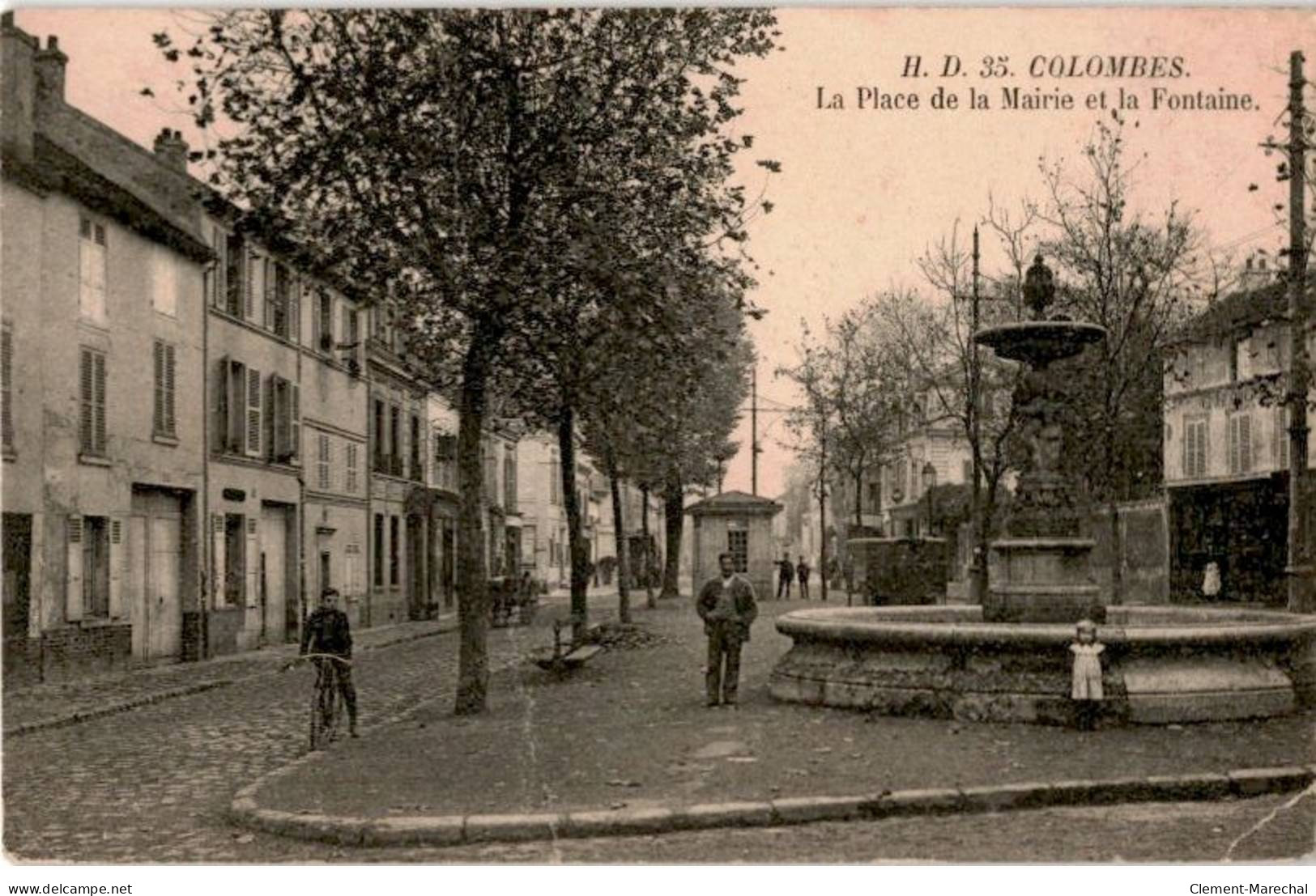 COLOMBES: La Place De La Mairie Et La Fontaine - Très Bon état - Colombes