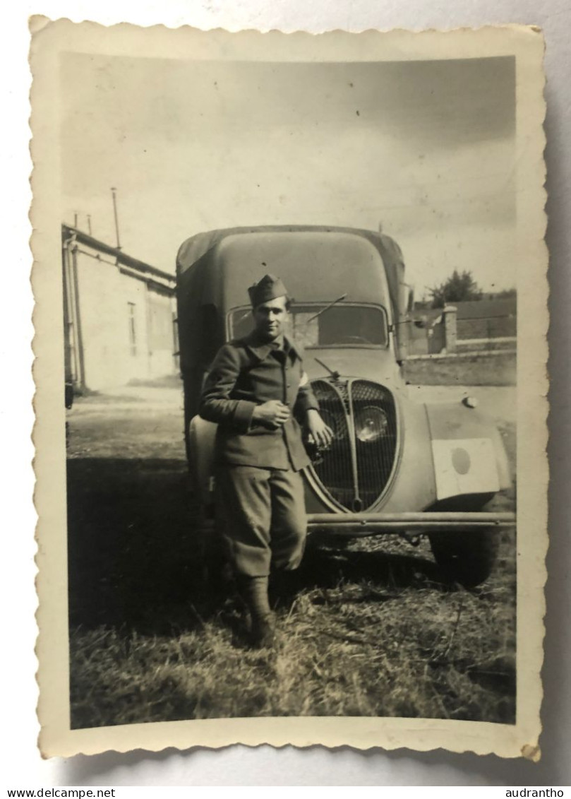 Photographie Ancienne - Soldat Armée Française Devant Camionnette PEUGEOT DK5J ? - Guerre, Militaire