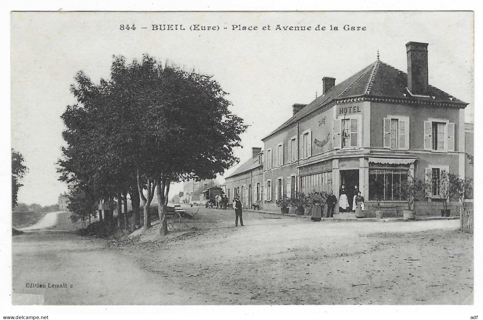 CPA ANIMEE BUEIL, PLACE ET AVENUE DE LA GARE, HOTEL CAFE RESTAURANT, EURE 27 - Autres & Non Classés