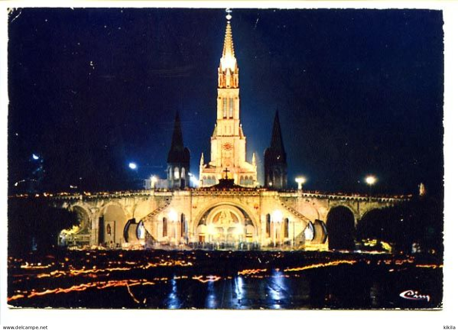 CPSM   10,5 X 15  Hautes Pyrénées  LOURDES La Basilique Illuminée - Lourdes