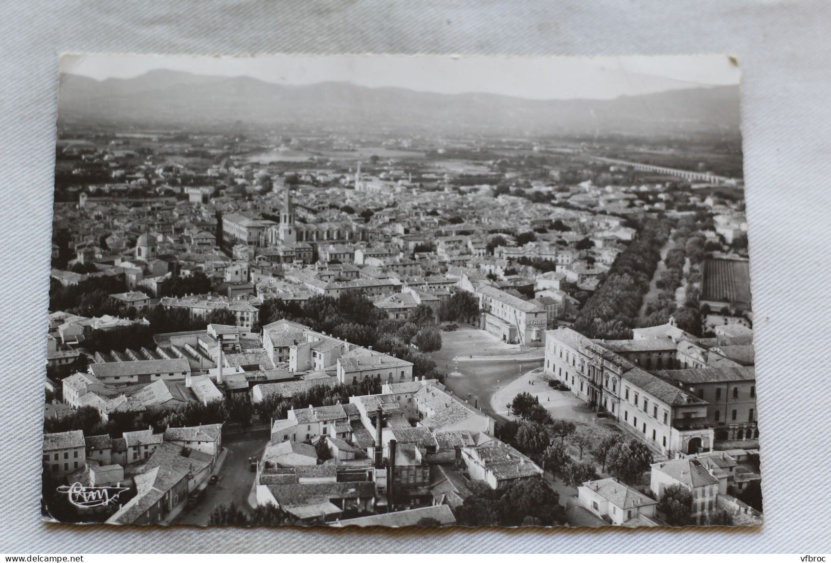 Cpm 1952, Carpentras, Vue Aérienne Panoramique, Place De L'hôpital, Vaucluse 84 - Carpentras