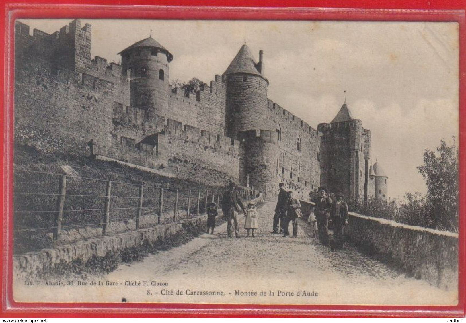 Carte Postale 11. Carcassonne  Montée De La Porte D'Aude    Très Beau Plan - Carcassonne
