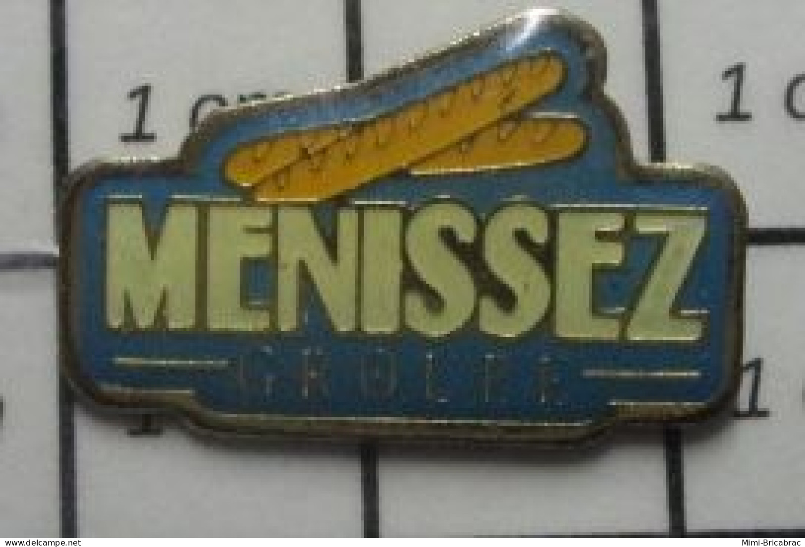 711E Pin's Pins / Beau Et Rare / THEME : ALIMENTATION / PAIN BAGUETTE GROUPE MENISSEZ - Alimentazione