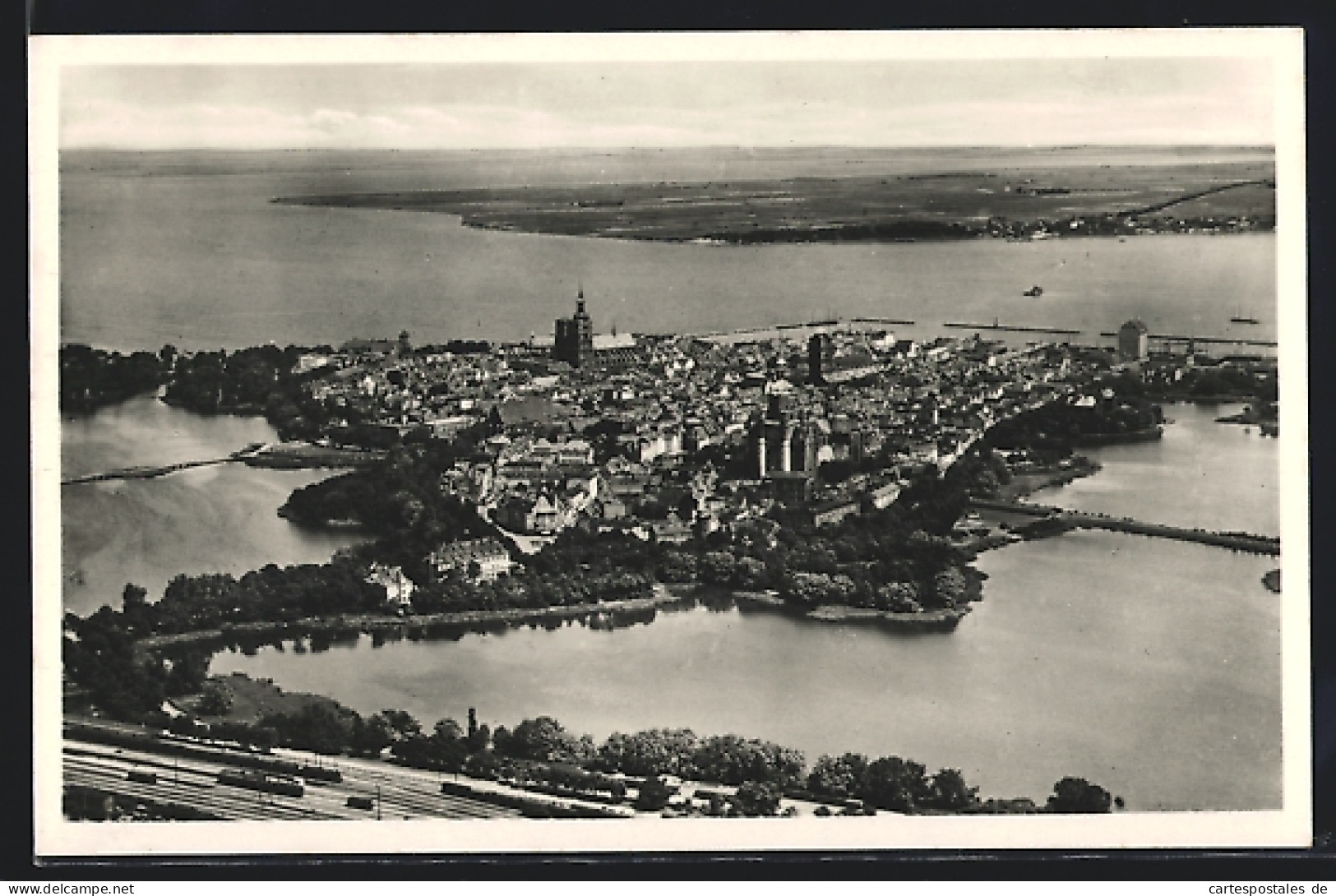 AK Stralsund, Altstadt Aus Der Vogelschau Betrachtet  - Stralsund