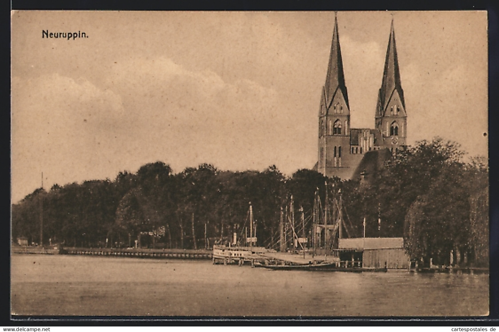 AK Neuruppin, Flusspartie Mit Blick Zur Kirche  - Neuruppin