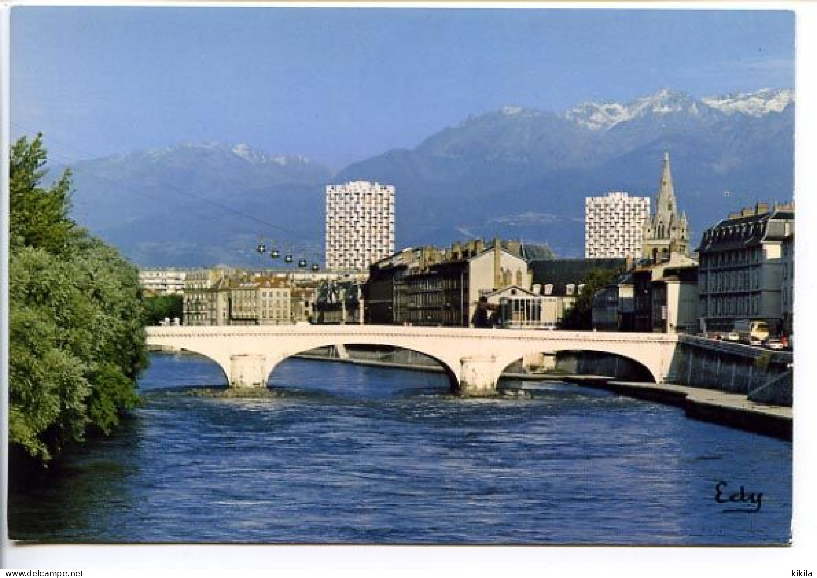 CPSM   10,5 X 15  Isère  GRENOBLE   Les Quais De L'Isère  La Chaîne De Belledonne    Eglise  Tours  Téléphérique - Grenoble