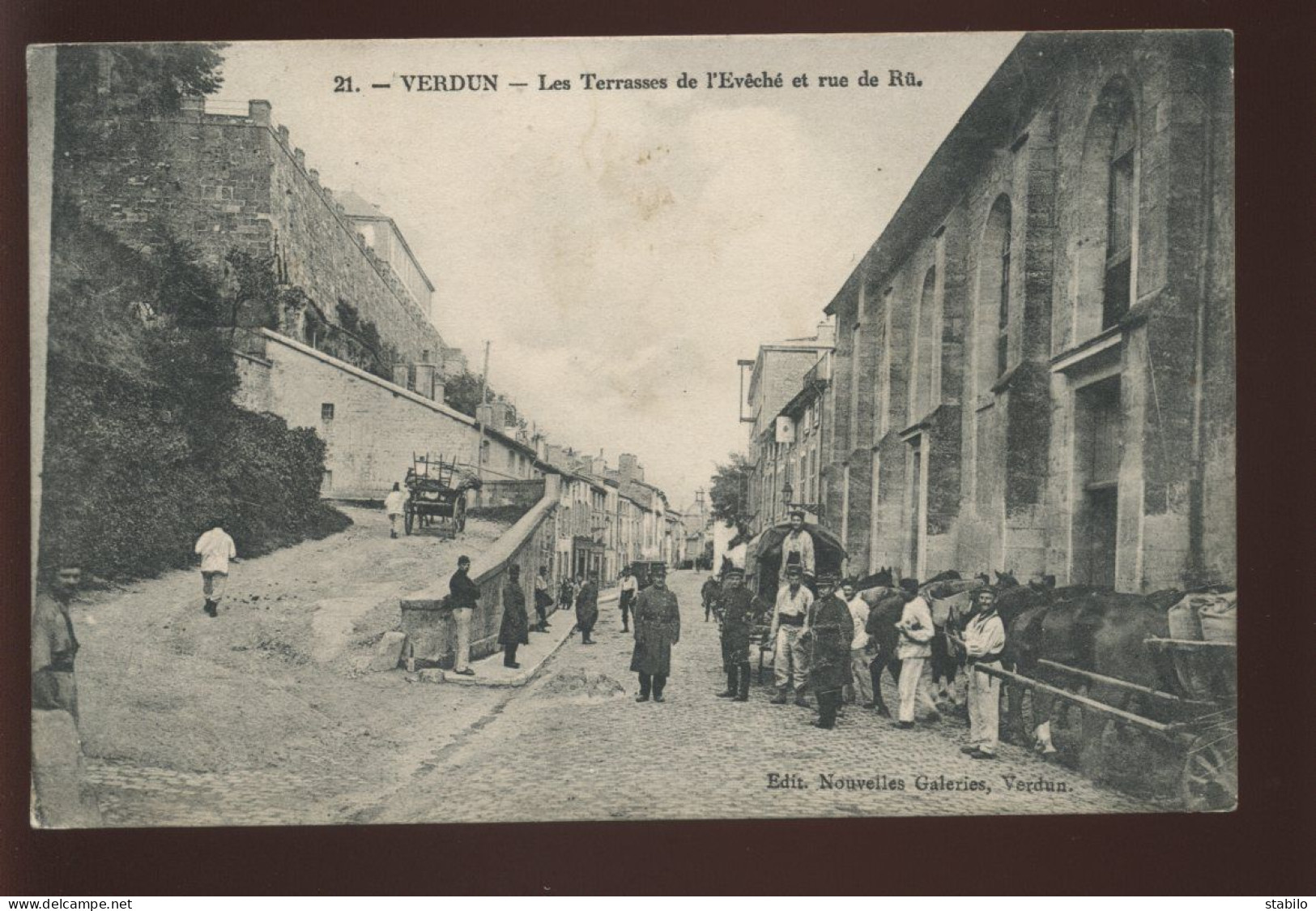 55 - VERDUN - LES TERRASSES DE L'EVEVCHE ET RUE DE RU - EDITION DES NOUVELLES GALERIES - Verdun