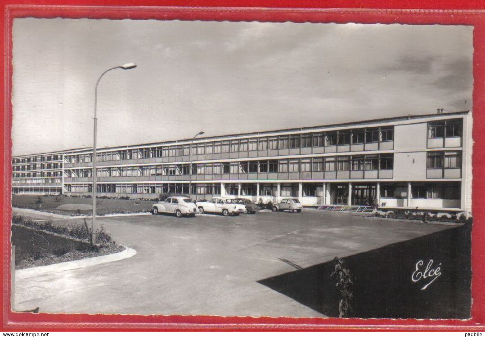 Carte Postale 17. Saintes Le Nouveau Collège De Jeunes Filles  Voitures  Très Beau Plan - Saintes