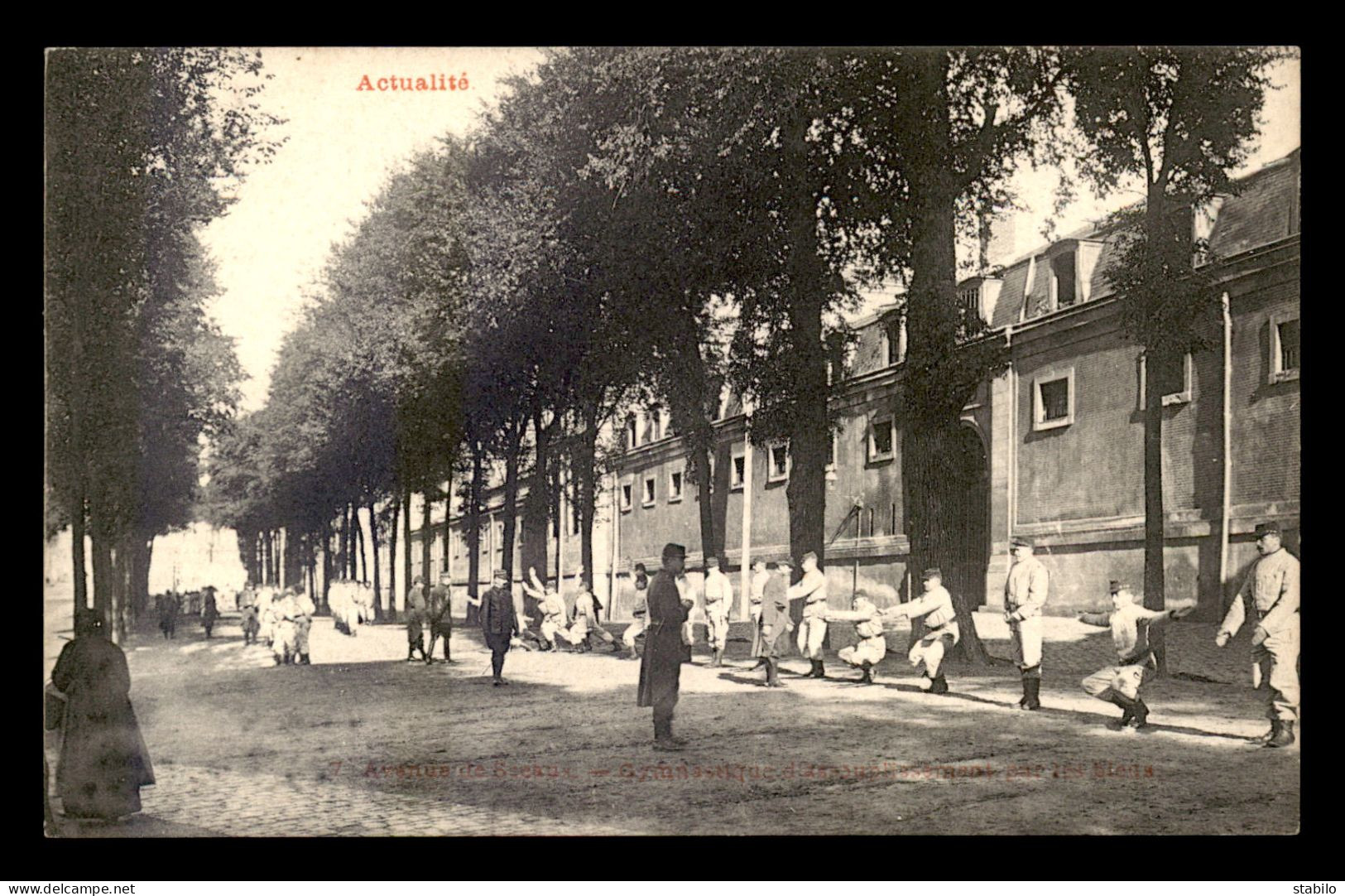 78 - VERSAILLES - ACTUALITE - AVENUE DE SCEAUX - GYMNASTIQUE ET ASSOUPLISSEMENT PAR LES BLEUS - Versailles