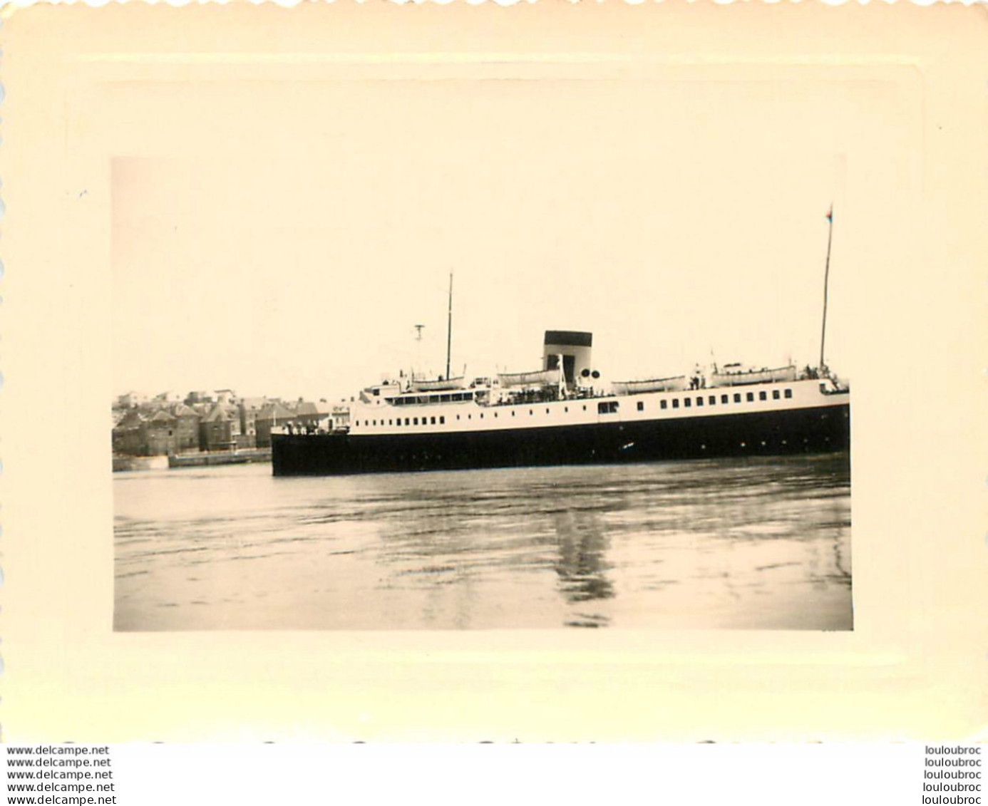 DIEPPE LA SORTIE DU PORT PAQUEBOT 26/07/1956  PHOTO ORIGINALE 10 X 8 CM - Lieux