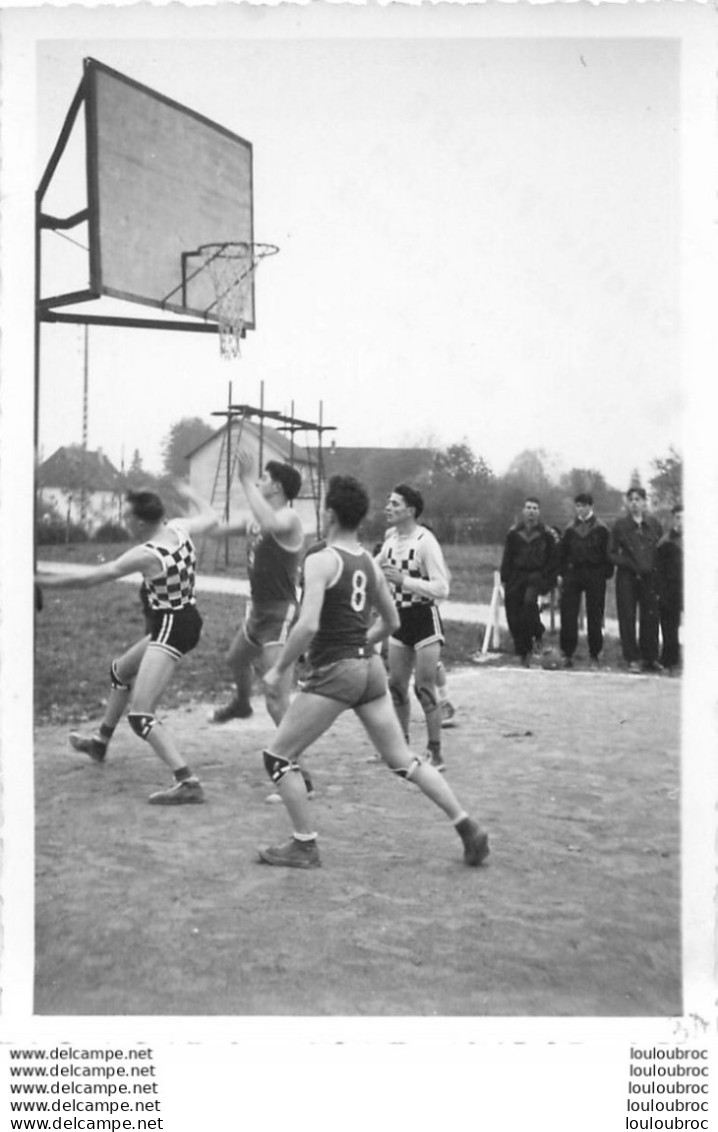 MATCH DE BASKETBALL BASKET LES ABRETS ISERE PHOTO ORIGINALE  12 X 8 CM CACHET PHOTOGRAPHE AU VERSO - Sports