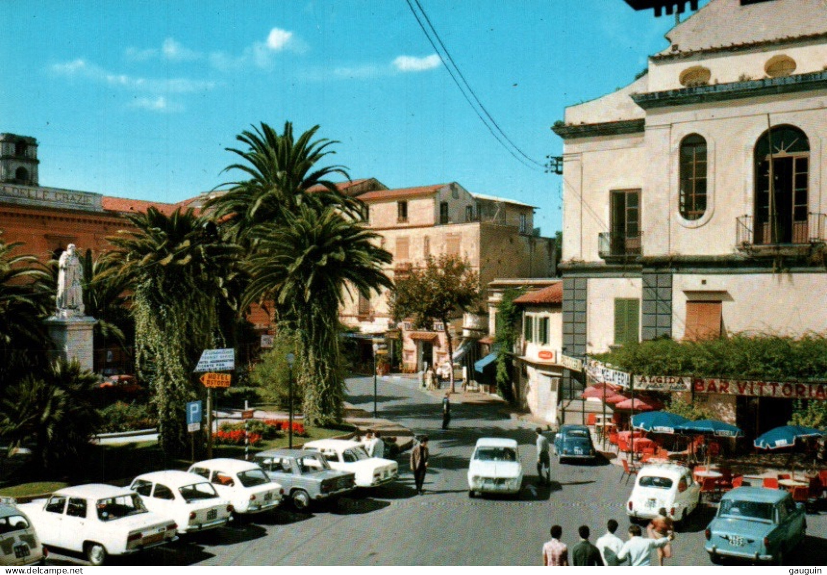 CPM - SORRENTO - Piazza S.Antonino (voitures) - Edition V.Carcavallo - Otros & Sin Clasificación