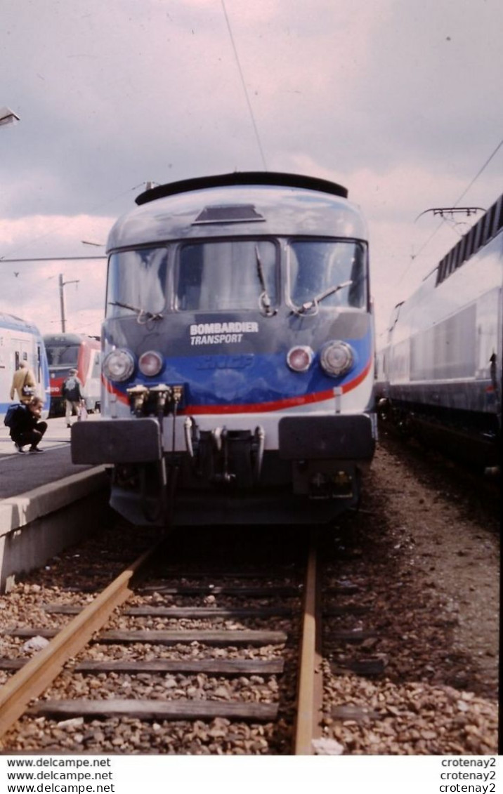 Photo Diapo Diapositive Slide Originale TRAINS Wagon RTG De Bombardier SNCF AXIS De Face Le 12/09/1998 VOIR ZOOM - Diapositives (slides)