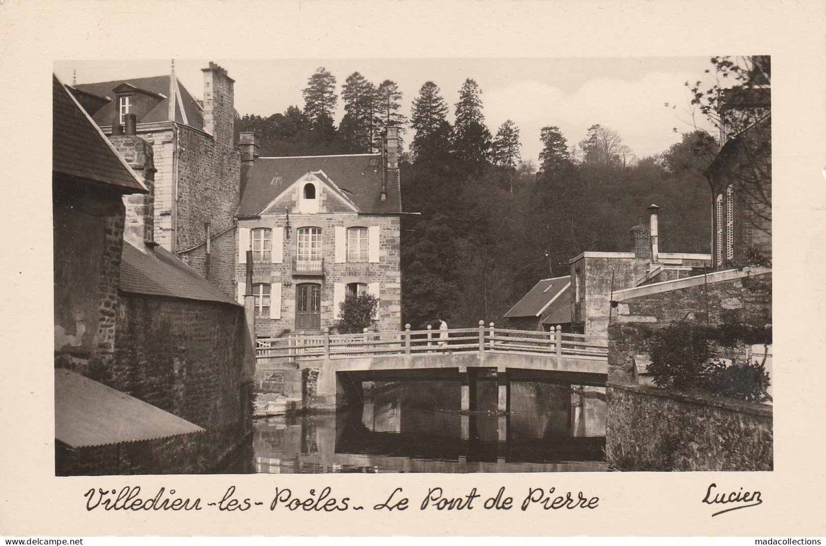 Villedieu  (50 - Manche)  Le Pont De Pierre - Villedieu