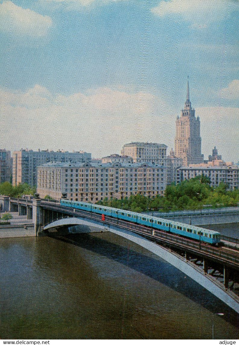 CPM- Moscou - Le Métro Aérien - 1977 *TBE*  Cf. Scans * - Russie