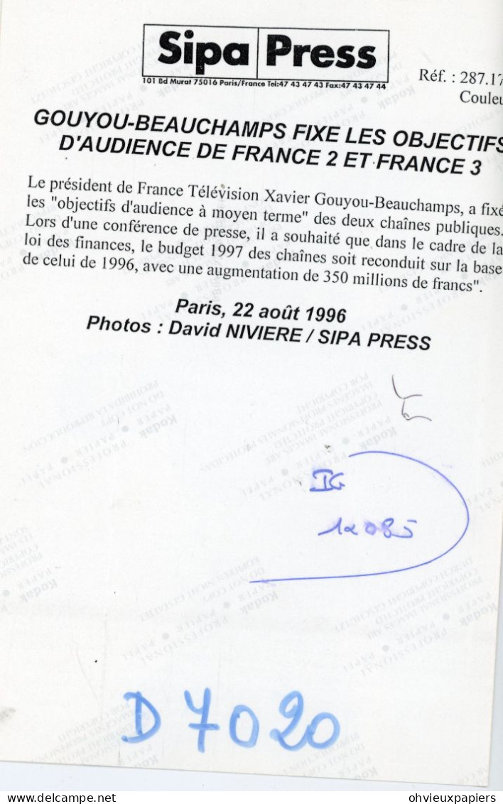 4 PHOTOS LE PDG DE FRANCE TELEVISION  XAVIER GOUYOU BEAUCHAMPS EN 1996 SIPA PRESS - Personnes Identifiées