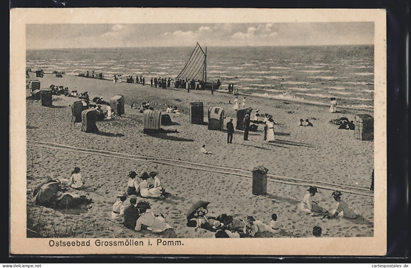 AK Grossmöllen I. Pomm., Belebte Partie Am Strand  - Pommern