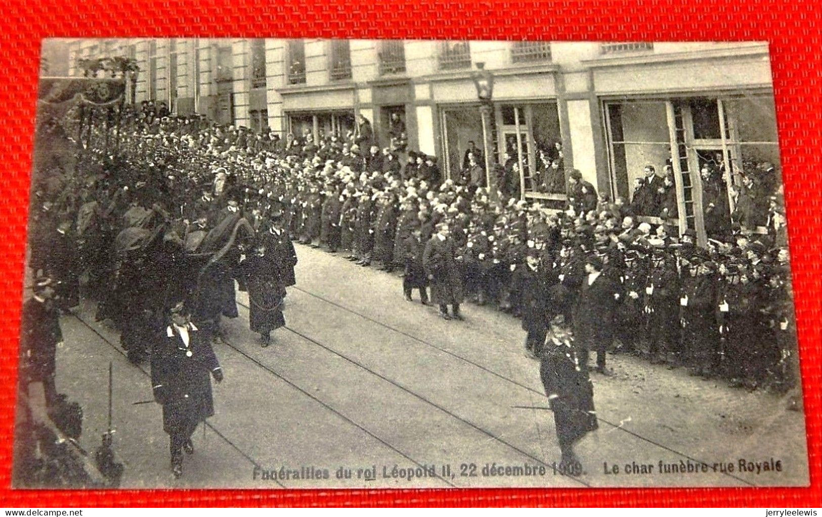 Funérailles Du Roi Léopold II - Le Char Funèbre Rue Royale - Royal Families