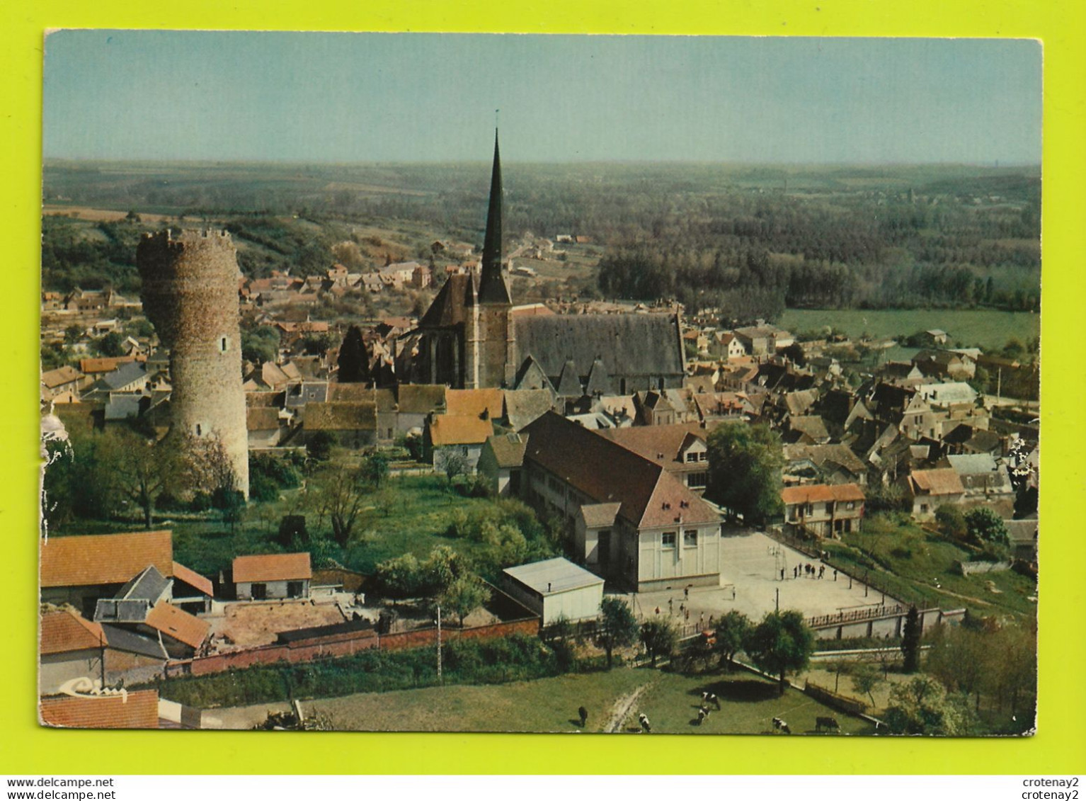 28 GALLARDON Vers Chartres N°496.93 Vue Générale Aérienne En 1971 Ecole ? Terrain De Basket Troupeau De Vaches - Chartres