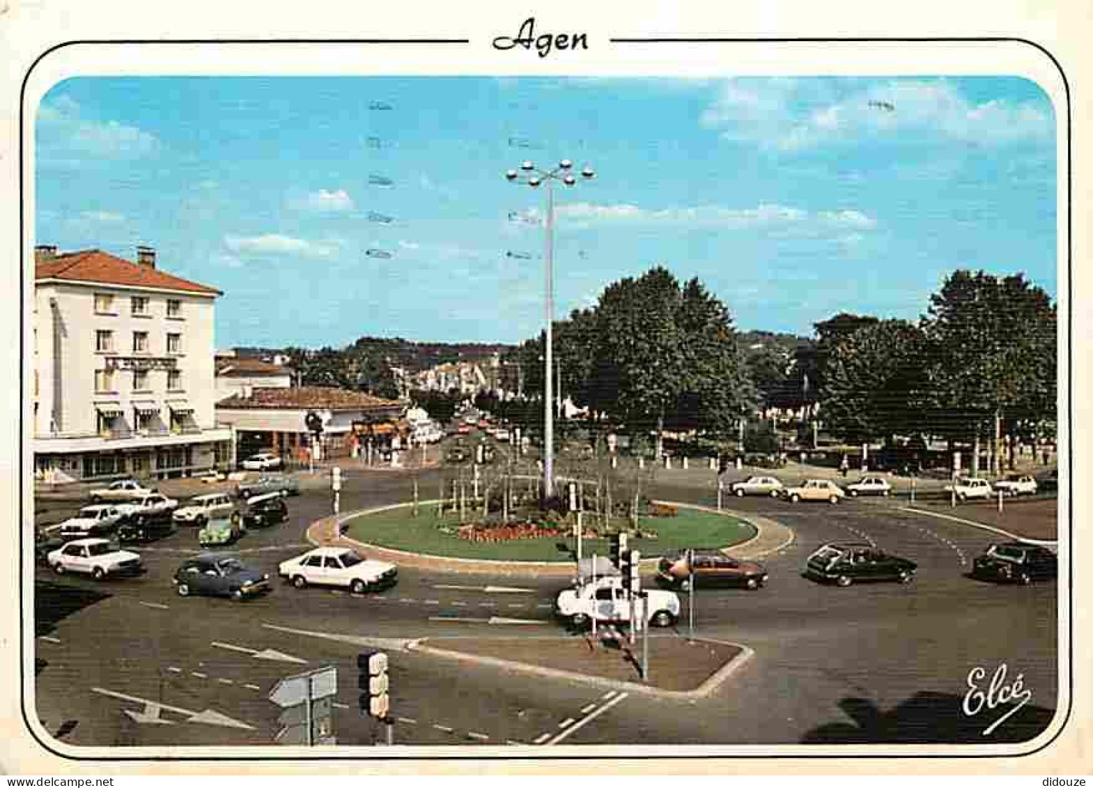 Automobiles - Agen - Place De La Porte Du Pin - CPM - Voir Scans Recto-Verso - Voitures De Tourisme
