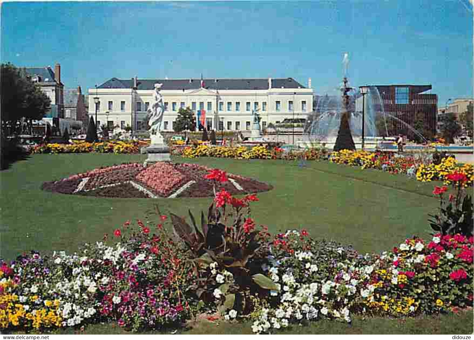 49 - Angers - Jardin Du Mail Et Hôtel De Ville - Fleurs - Sculpture - Jets D'eau - CPM - Voir Scans Recto-Verso - Angers