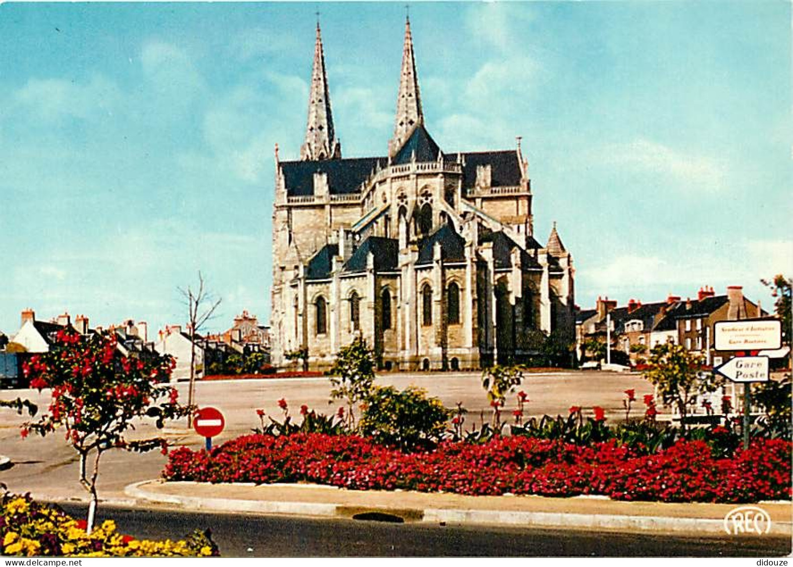 36 - Chateauroux - Place Voltaire - Fleurs - Carte Neuve - CPM - Voir Scans Recto-Verso - Chateauroux