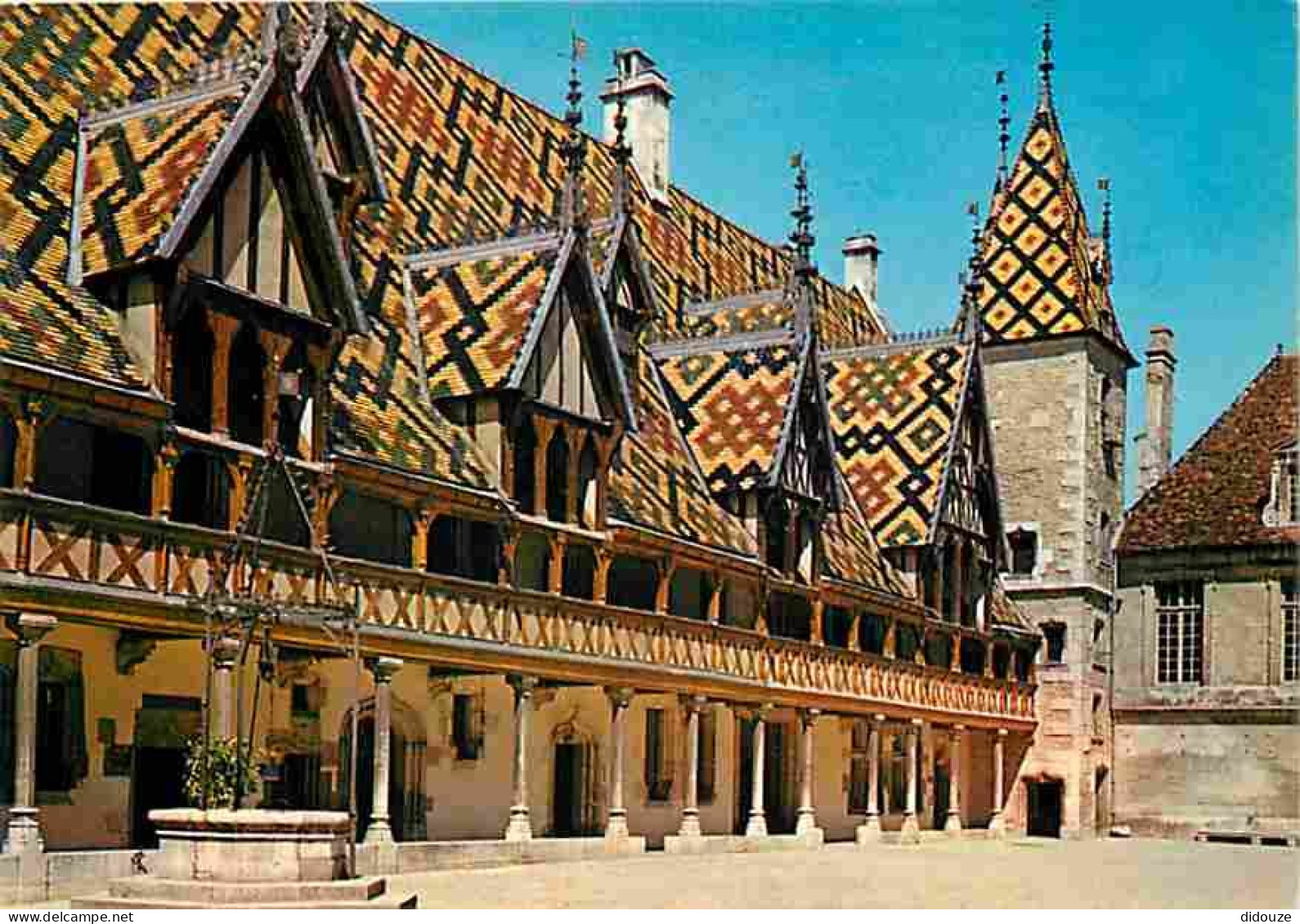 21 - Beaune - L'Hotel Dieu - La Cour D'honneur - CPM - Voir Scans Recto-Verso - Beaune