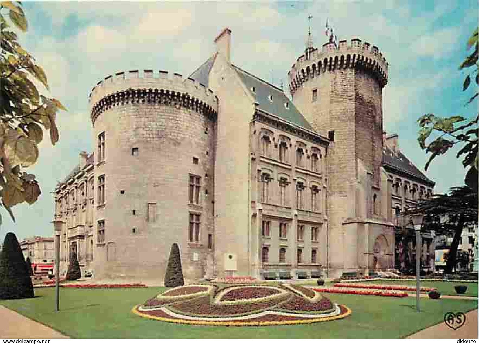 16 - Angouleme - Hôtel De Ville Et Ses Beaux Jardins - Fleurs - Carte Neuve - CPM - Voir Scans Recto-Verso - Angouleme