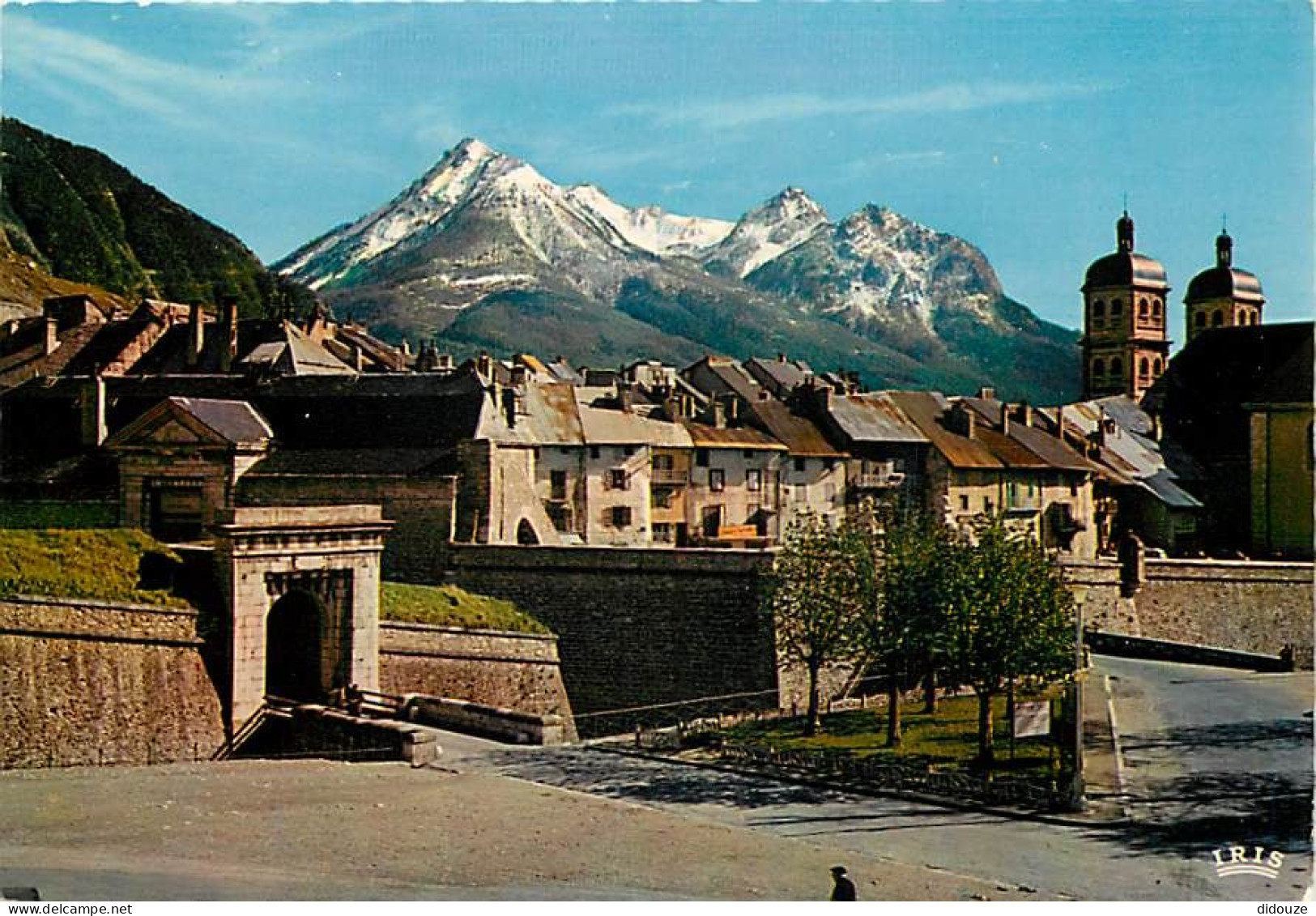 05 - Briançon - Les Remparts, La Porte De France, La Vieille Ville, Et La Cathédrale - CPM - Voir Scans Recto-Verso - Briancon
