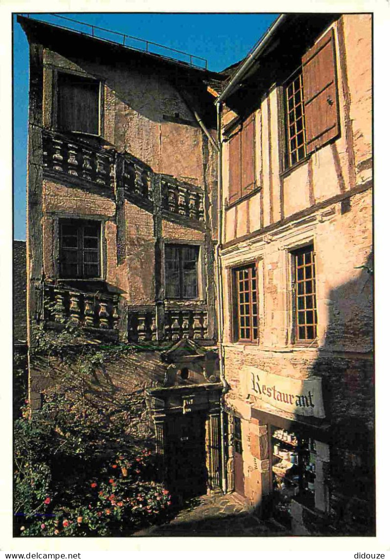 12 - Conques En Rouergue - Etrange Mélange Dans Une Vieille Maison à Colombage Avec Une Porte Du XVIIe S Et Un Escalier  - Autres & Non Classés