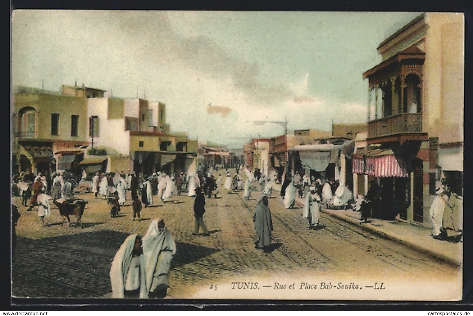 CPA Tunis, Rue Et Place Bab-Souika, Vue De La Rue  - Tunisie