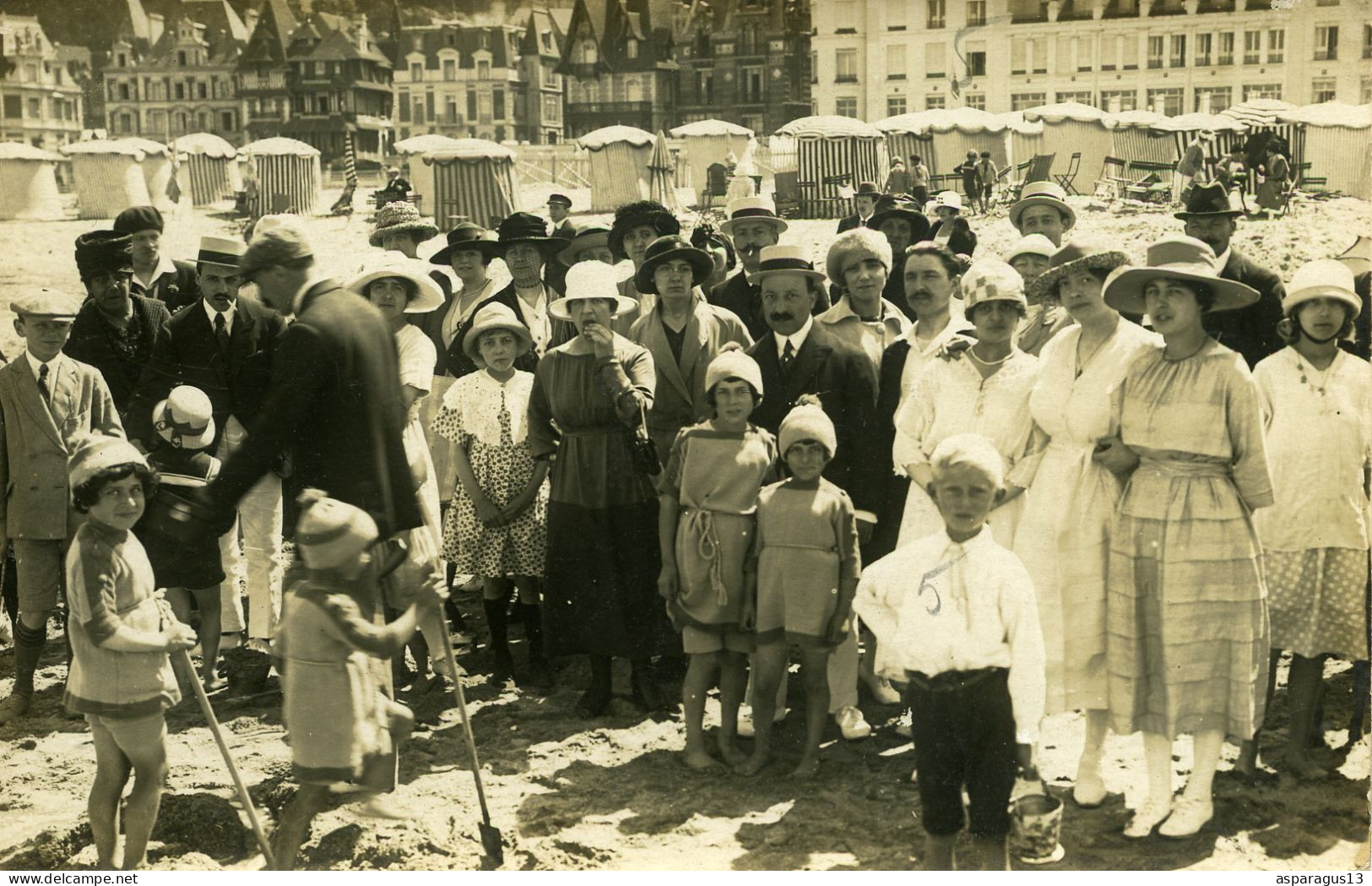 Carte Photo Groupe De Touristes Bord De Mer à Identifier - To Identify