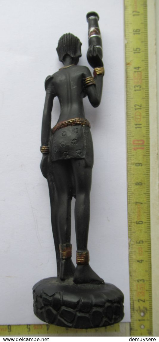 LADE 16 -HOUTEN VROUW BEELD - STATUE DE FEMME EN BOIS - 15 CM - 52 GRAM - Art Africain