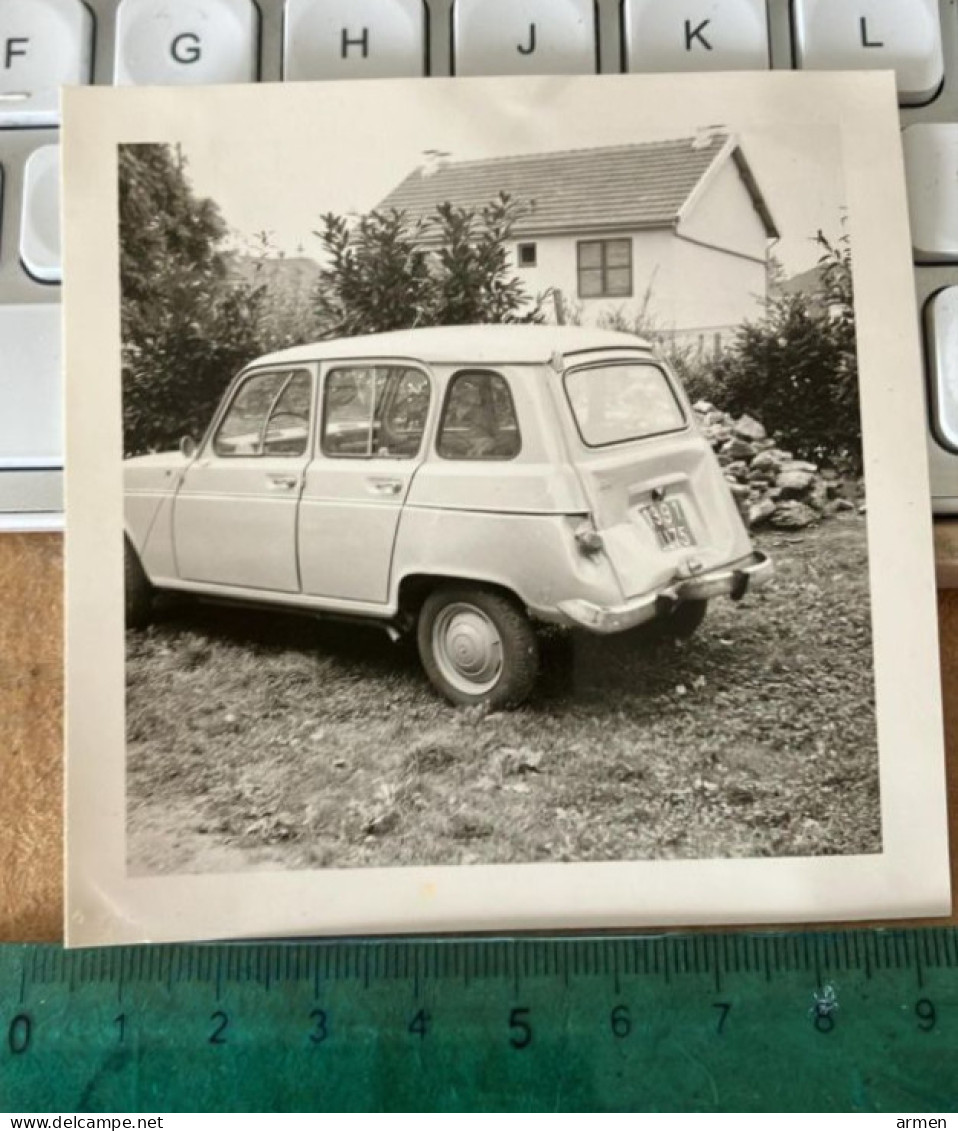 Real Photo - Voiture Automobile Renault 4  Gros Plan - Cars
