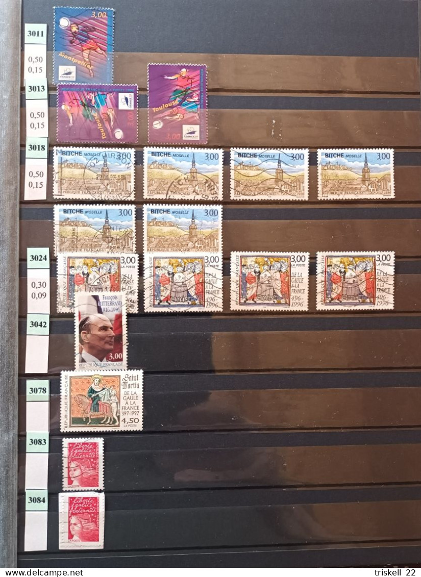 Album 2 contenant 510 timbres français oblitérés (avec doublons) entre le n° 2207 & 3100 (album offert) - cote non calcu