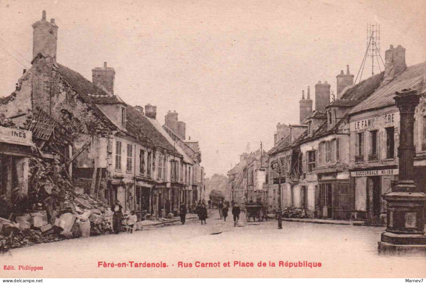 02 Aisne - CPA - FERE En Tardenois - Rue Carnot Et Place De La République - Succursale Le FAMILISTERE - - Fere En Tardenois
