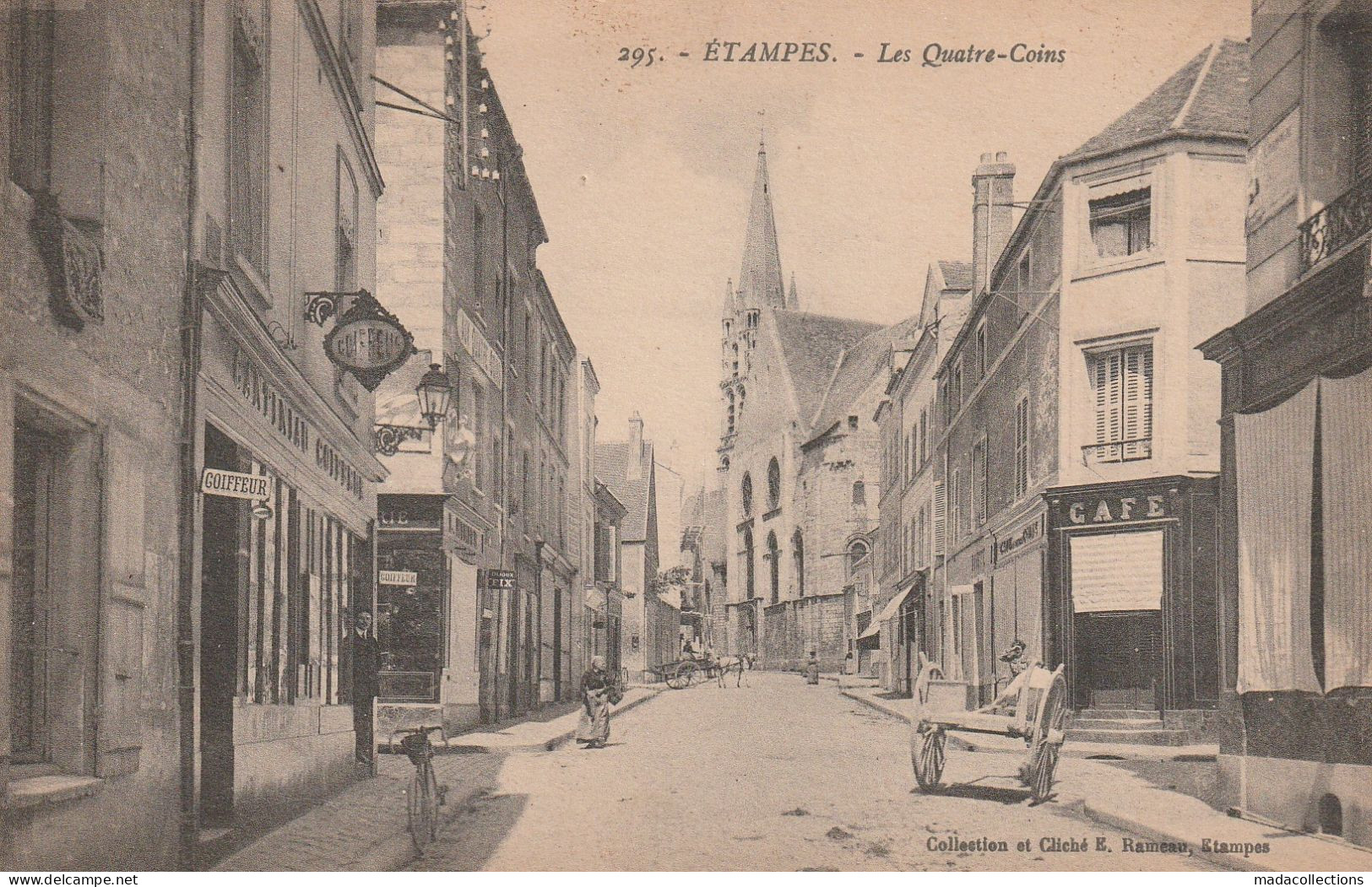 Etampes (91 - Essonne)  Les Quatre Coins - Coiffeur -Café - Etampes