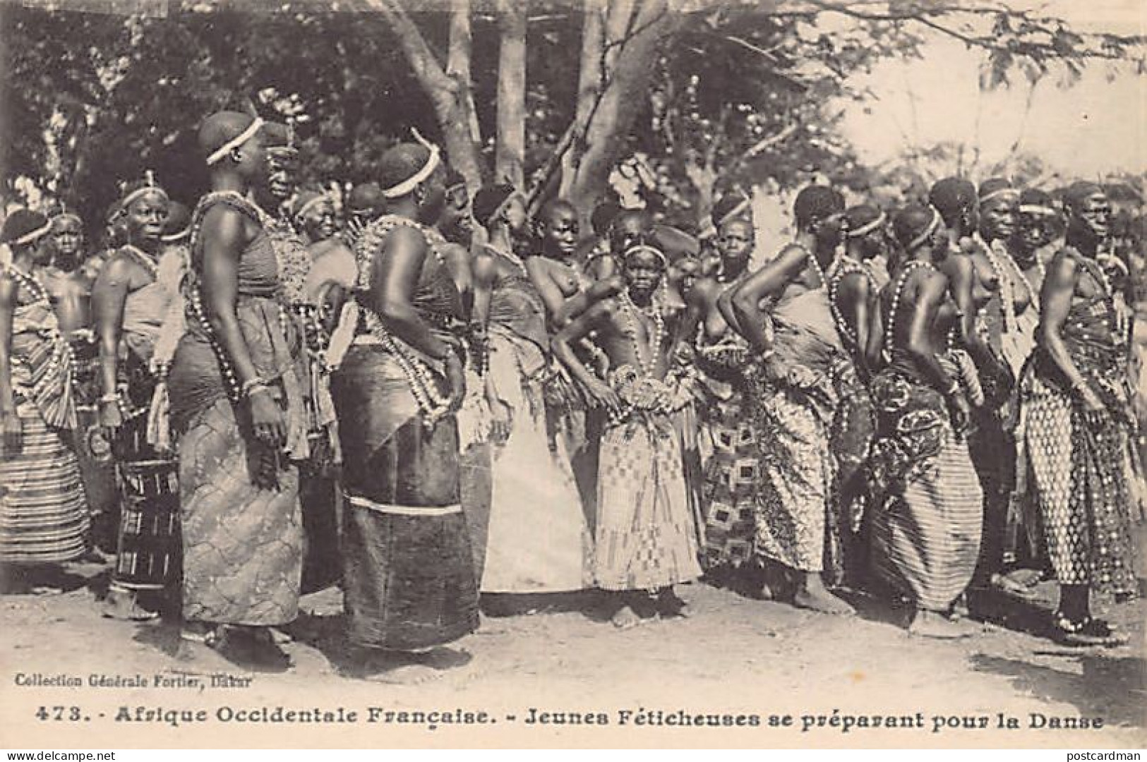 Bénin - Jeune Féticheuses Se Préparant Pour La Danse - Ed. Fortier 473 - Benin