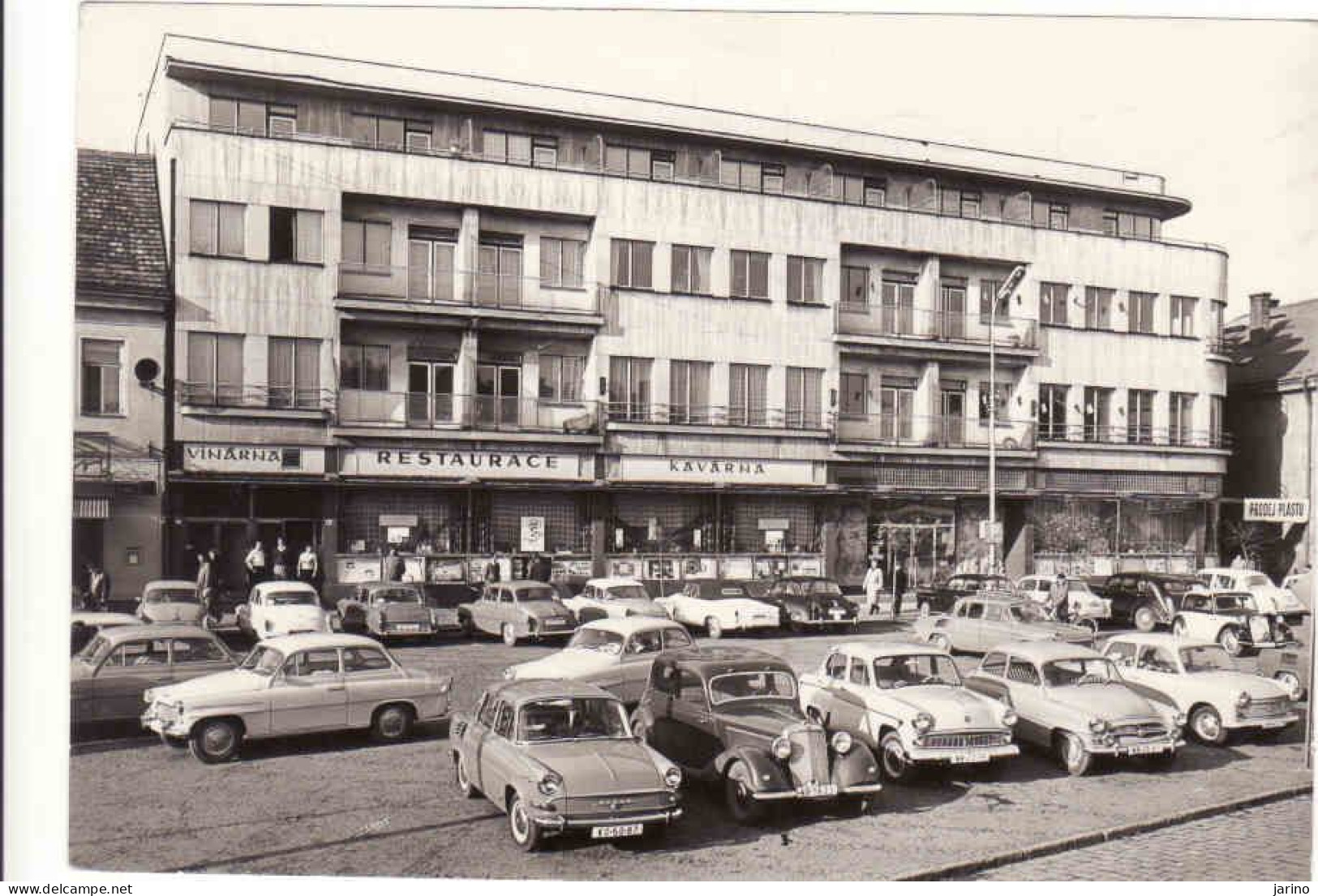 Czech Republic, Nymburk, Námestí, Vinaren, Restaurace, Auto, Used 1972 - Tchéquie