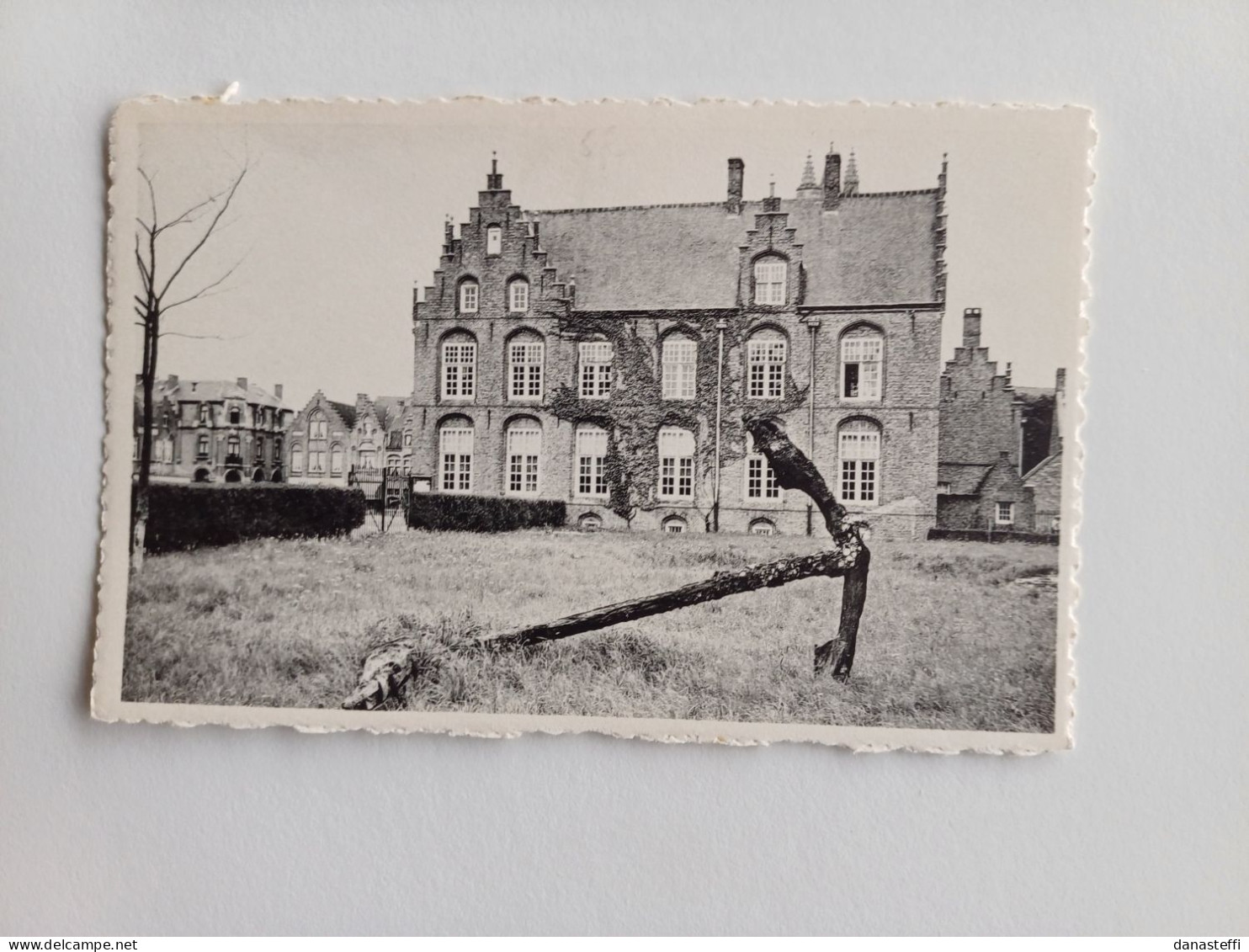 NIEUWPOORT  STADHUIS EN OUD ANKER UIT 16E EEUW - Nieuwpoort