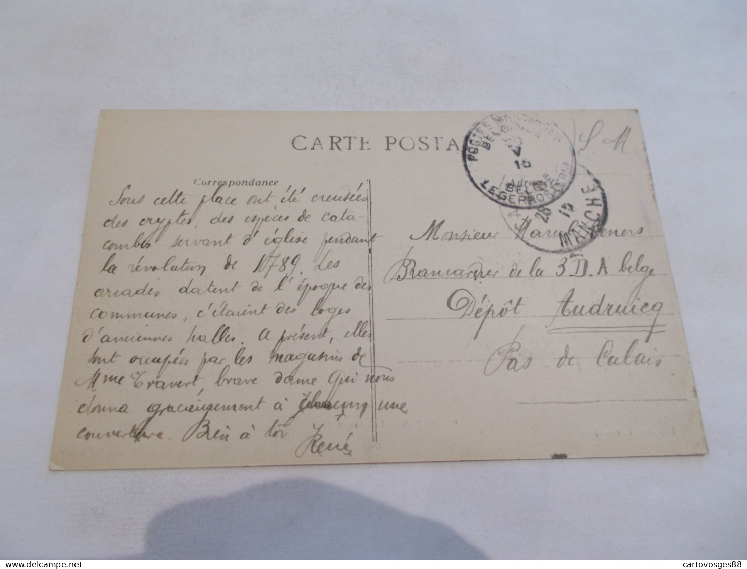 CARENTAN ( 50 Manche ) LES ARCADES  PLACE DE LA REPUBLIQUE  COMMERCES ANIMEES  1915 - Carentan