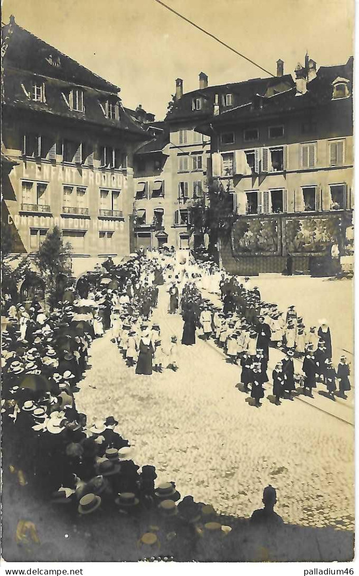 FR - FRIBOURG - ** PROCESSION Fête-Dieu ** - Magasin "A L'ENFANT PRODIGUE - CONFECTION POUR HOMMES - Fribourg