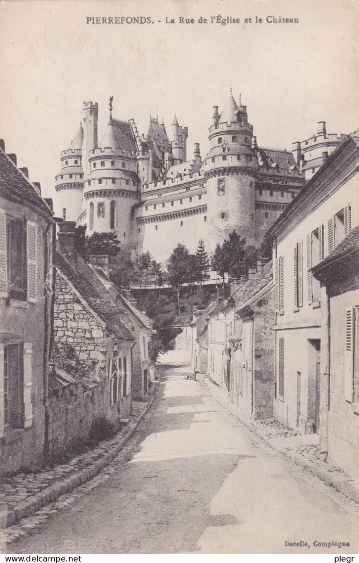 60491 01 85#0 - PIERREFONDS * - LA RUE DE L'EGLISE ET LE CHÂTEAU - Pierrefonds