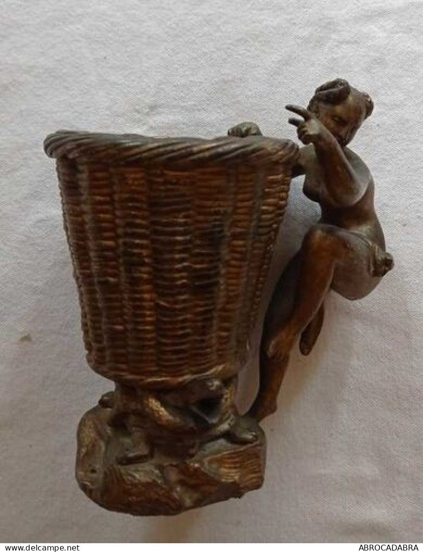 Sculpture Bronze Faune S'agrippant à Un Vase Posé Sur Tortue Et Serpent - Bronzen
