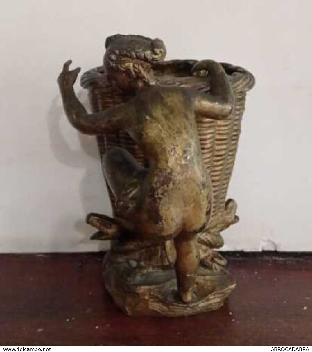 Sculpture bronze faune s'agrippant à un vase posé sur tortue et serpent